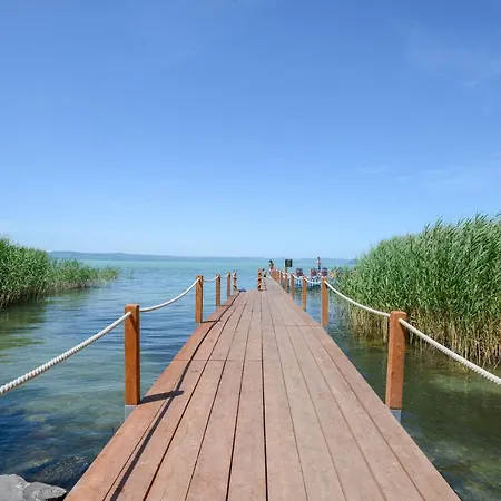 Holiday Resorts Otel Balatonszarszo