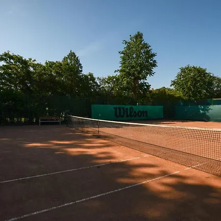 Holiday Resorts Balatonszarszo