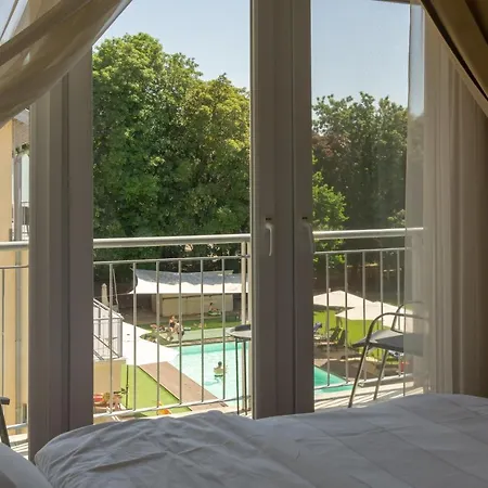 Otel Holiday Resorts Balatonszarszo