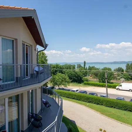 Holiday Resorts Otel Balatonszarszo