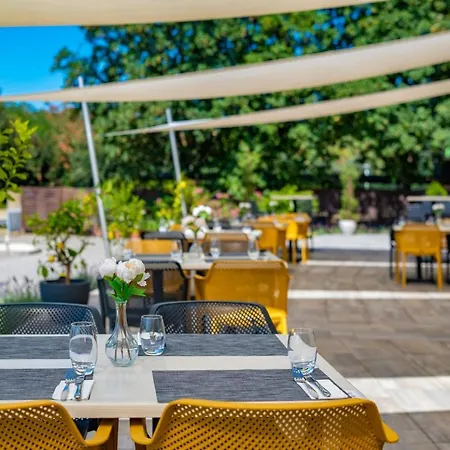 Hotel Holiday Resorts 3*