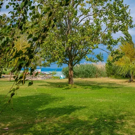 Отель Holiday Resorts