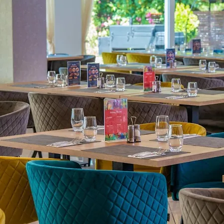 Otel Holiday Resorts