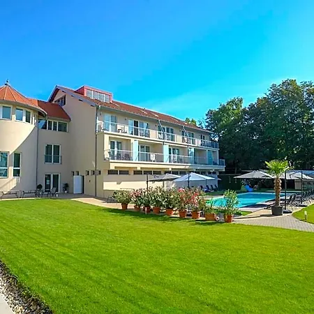 호텔 Holiday Resorts 3*