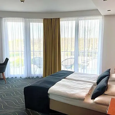 호텔 Holiday Resorts 3*
