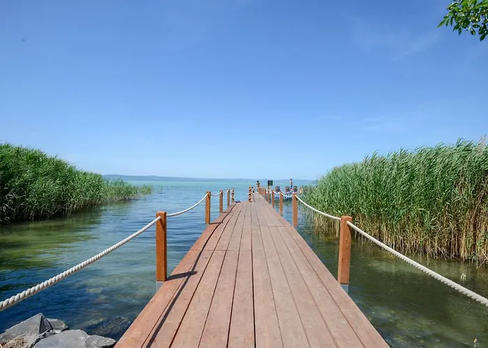 Holiday Resorts Hotel Balatonszarszo